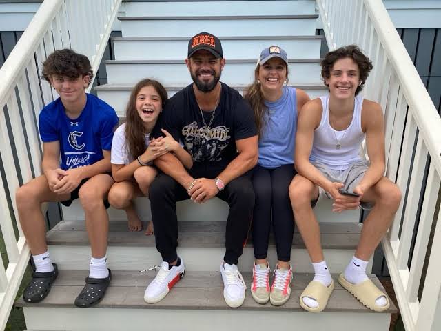 Steven Furtick Biography 5 steven furtick and holly furtick and children